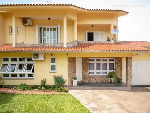 Imagem: A casa possui 5 Dormitórios, 3 Banheiros, 5 Vagas na