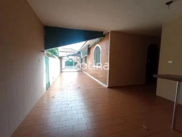 Imagem 16: Casa para Alugar, 3 Quartos, 1 Suíte, 2 Vagas, Brasil - Uberlândia/Mg - R$ 2.400,00
