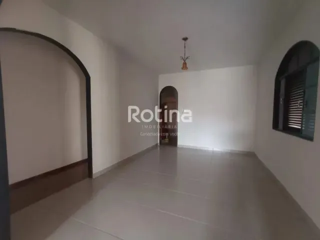 Imagem 14: Casa para Alugar, 3 Quartos, 1 Suíte, 2 Vagas, Brasil - Uberlândia/Mg - R$ 2.400,00