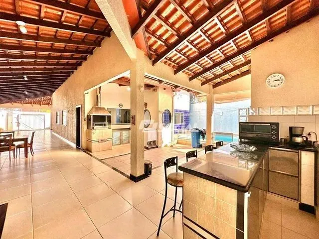 Imagem 9: Excelente Casa Disponível para Venda / Locação, com Ótimo Acabamento, Amplo Espaço E