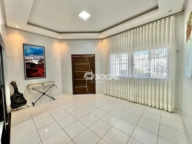 Imagem 15: Excelente Casa Disponível para Venda / Locação, com Ótimo Acabamento, Amplo Espaço E