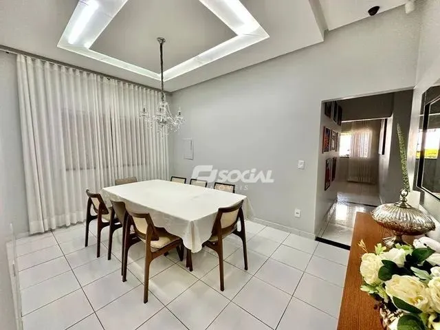 Imagem 14: Excelente Casa Disponível para Venda / Locação, com Ótimo Acabamento, Amplo Espaço E