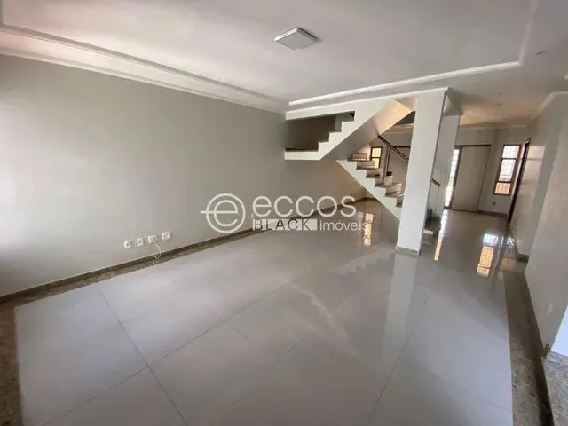 Imagem: Casa para Aluguel, 4 Quartos, 3 Suítes
