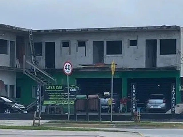 Imagem: Ponto Comercial com Apartamentos À Venda