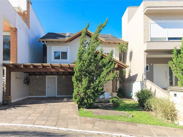 Imagem: A casa possui 3 Dormitórios, 1 Suíte, 5 Banheiros, 2
