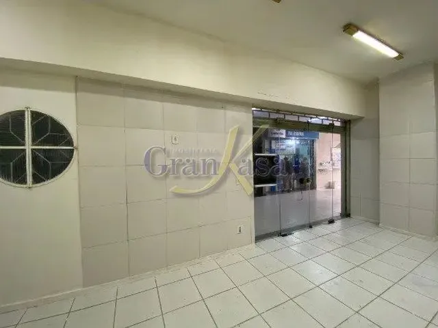 Imagem 9: Sala Reformada em Galeria Movimentada
