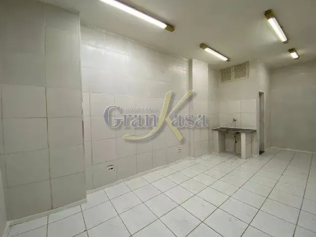 Imagem 2: Sala Reformada em Galeria Movimentada