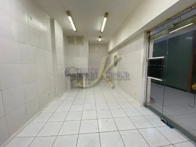 Imagem 5: Sala Reformada em Galeria Movimentada