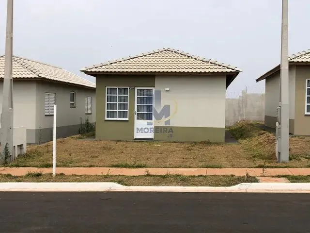 Imagem: A casa possui 2 Dormitórios, 1 Banheiro, 2 Vagas na