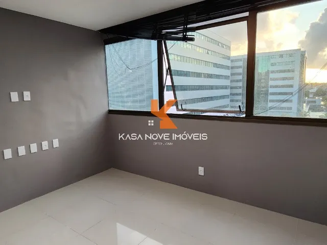 Imagem: A sala comercial possui 1 Banheiro, 4 Vagas na garagem,