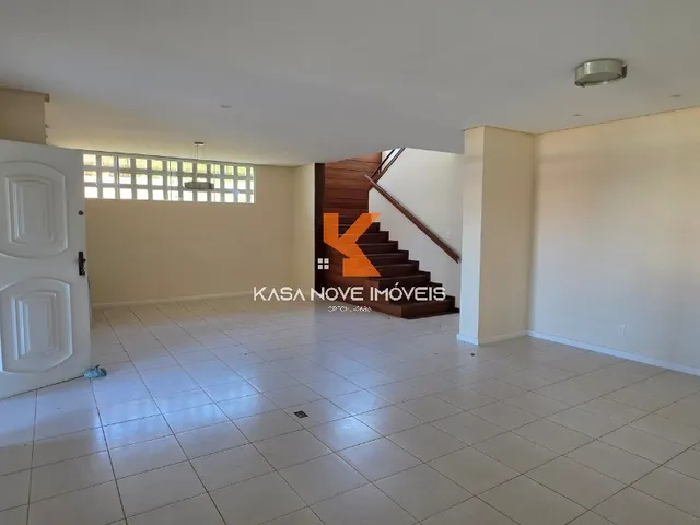 Imagem 3: Imóvel de Luxo à Venda em Vilas do Atlântico, 4 Quartos, 3 Suítes, 3 Salas, 5