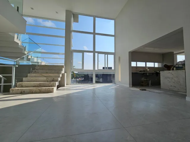 Imagem 2: Casa de luxo em condomínio à venda em Camaçari-BA, bairro Abrantes! 7 quartos, 7