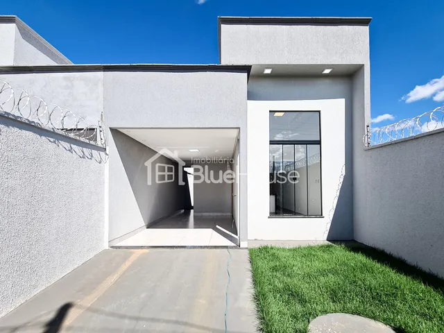 Imagem: A casa possui 5 Dormitórios, 1 Suíte, 2 Banheiros, 2