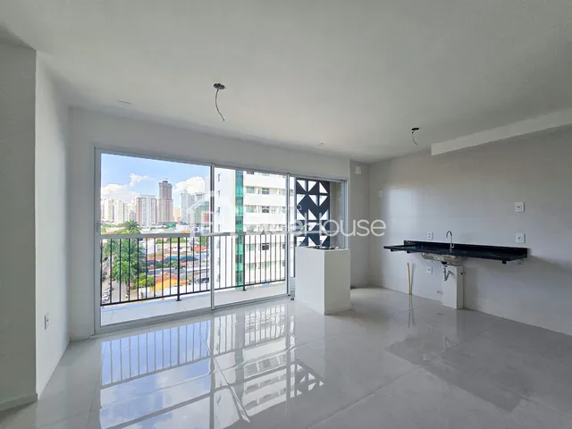 Imagem: O apartamento possui 6 Dormitórios, 1 Suíte, 2 Banheiros,
