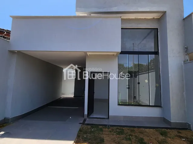 Imagem: A casa possui 3 Dormitórios, 1 Suíte, 2 Banheiros, 3