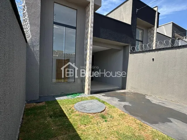 Imagem: A casa possui 3 Dormitórios, 1 Suíte, 2 Banheiros, 2 Vagas