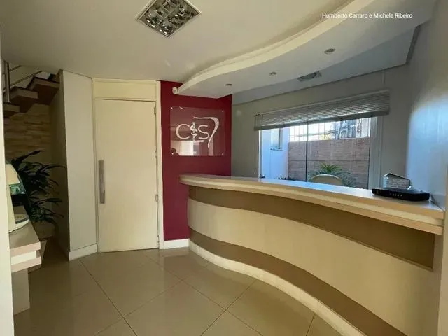 Imagem: O depósito possui 5 Vagas na garagem, 153m² de Área e