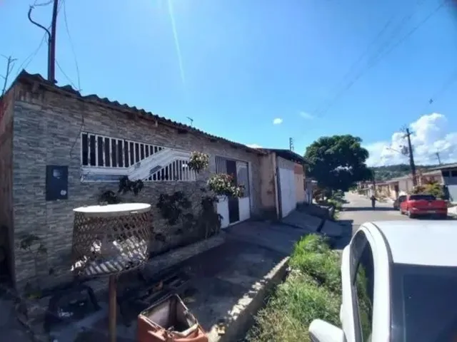 Imagem: Casa para Venda Próxima de Comércio e