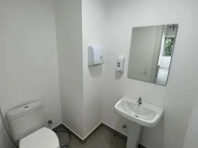 Imagem 6: Aluguel Anual - Sala Mobiliada com Copa - 47M² - Square Sc 401