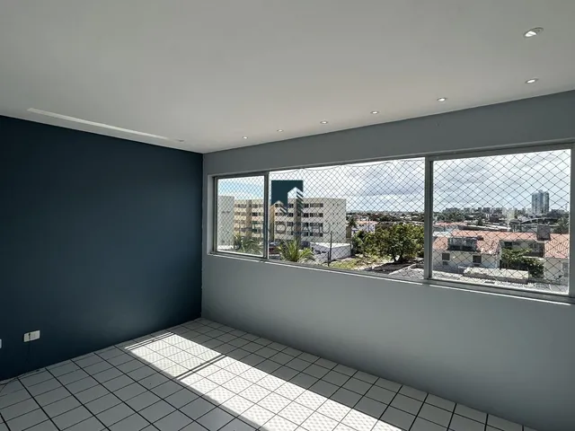 Imagem: O apartamento possui 1 Dormitório, 1 Banheiro, 1 Vaga na