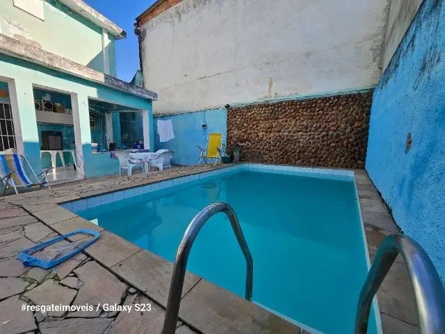 Imagem: A casa possui 4 Dormitórios, 1 Suíte, 3 Banheiros, 3
