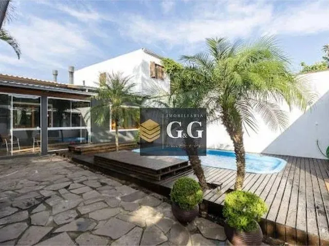 Imagem: A casa possui 2 Dormitórios, 1 Suíte, 3 Banheiros, 2