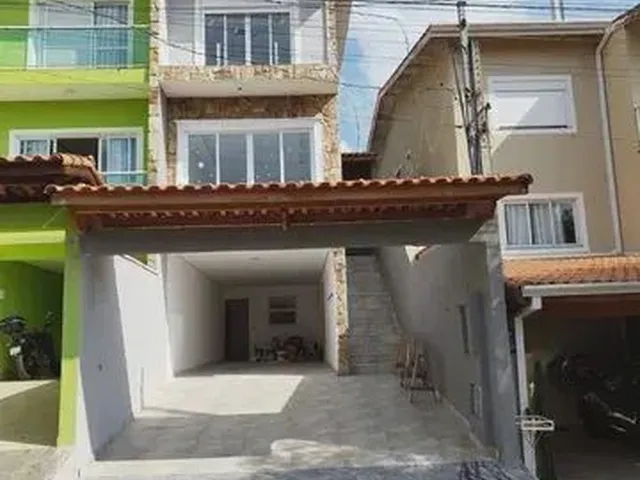 Imagem: A casa possui 3 Dormitórios, 1 Suíte, 3 Banheiros, 4