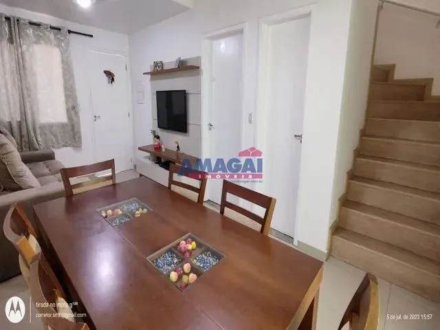 Imagem: A casa em condomínio possui 2 Dormitórios, 2 Suítes, 2