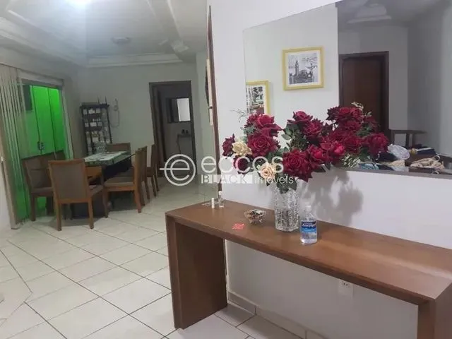 Imagem: Casa À Venda, 3 Quartos, 3 Suítes, 3 Vagas