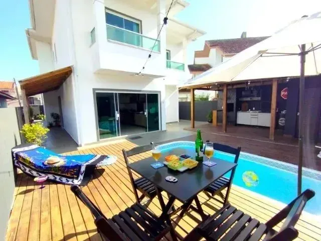 Imagem: Casa com 4 Dormitórios À Venda, 225 M²