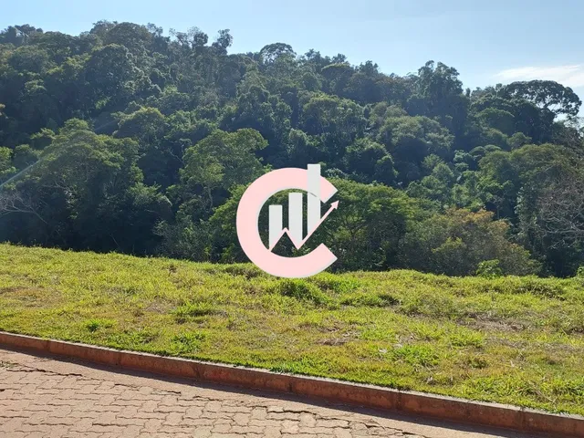 Imagem: Terreno Pronto para Construir, de Frente