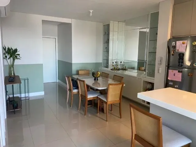 Imagem: O apartamento possui 3 Dormitórios, 1 Suíte, 3 Banheiros,