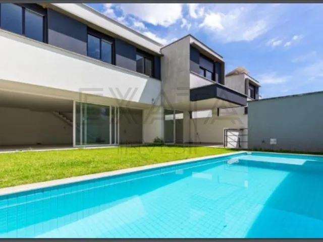 Imagem 1: Casa de Luxo em Condomínio Fechado à Venda em São Paulo-SP, Campo Belo: Com 4 Suítes