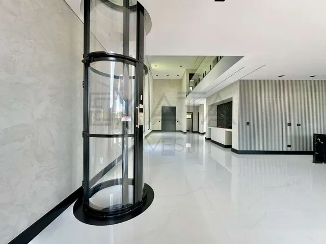 Imagem 3: Luxuosa Casa à venda no Condomínio São Paulo II em Cotia-SP - ELEVADOR, lareira