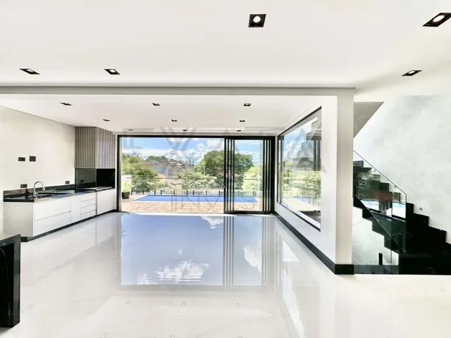 Imagem 7: Luxuosa Casa à venda no Condomínio São Paulo II em Cotia-SP - ELEVADOR, lareira