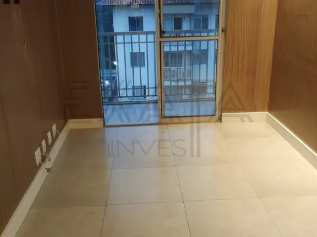Imagem: O apartamento possui 2 Dormitórios, 1 Banheiro, 1 Vaga na