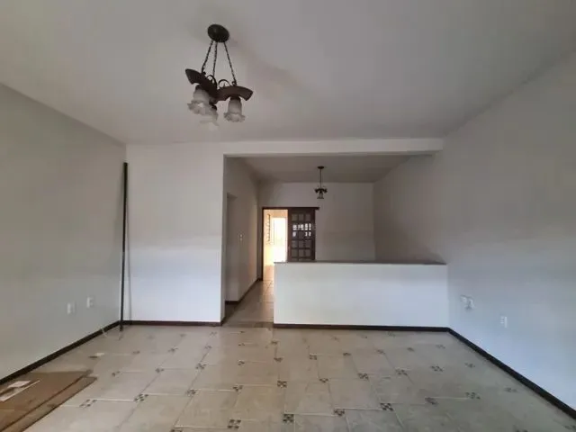 Imagem 3: Casa com 3 Dormitórios para Alugar em Contagem