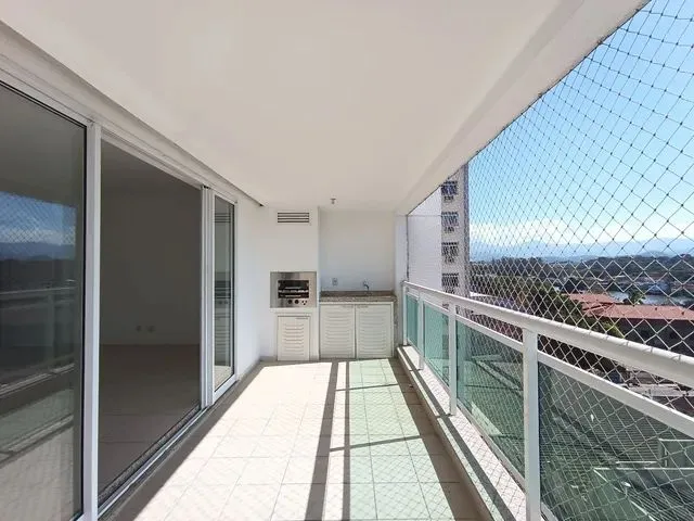 Imagem: O apartamento possui 4 Dormitórios, 4 Banheiros, 2 Vagas