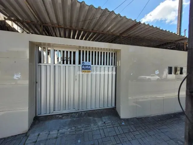 Imagem: A casa possui 4 Dormitórios, 2 Suítes, 2 Banheiros, 2