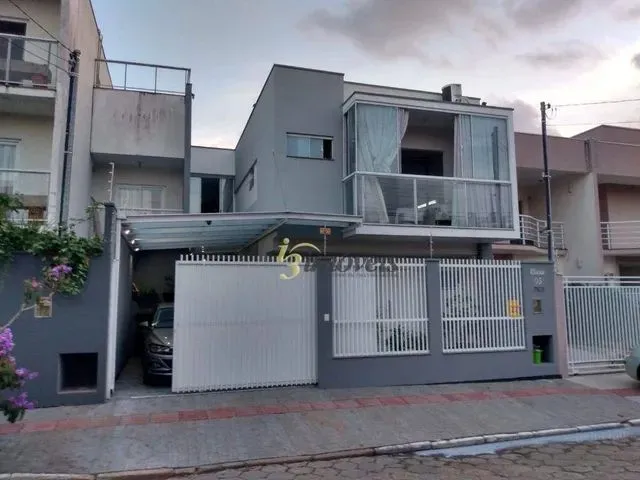 Imagem: Sobrado com 03 Dorm/Sendo 01 Suíte no Bairro