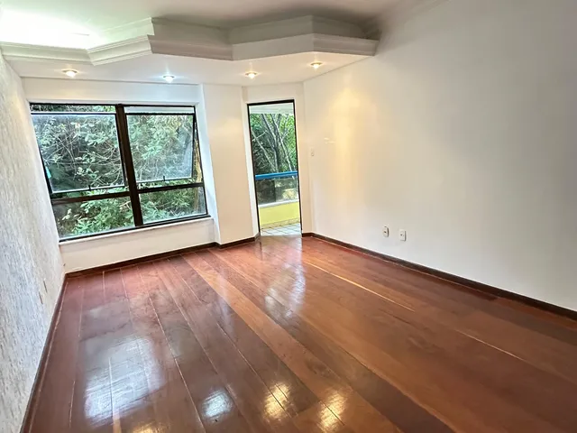 Imagem: VENDO AMPLO APARTAMENTO COM 3 QUARTOS EM