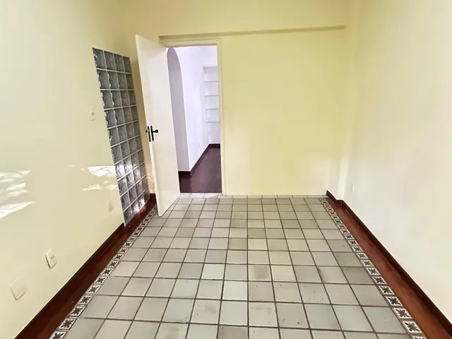 Imagem 2: VENDO AMPLO APARTAMENTO COM 3 QUARTOS EM ONDINA