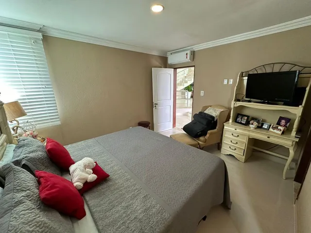 Imagem 2: VENDO LUXUOSA CASA DUPLEX COM 6 QUARTOS EM INTERLAGOS