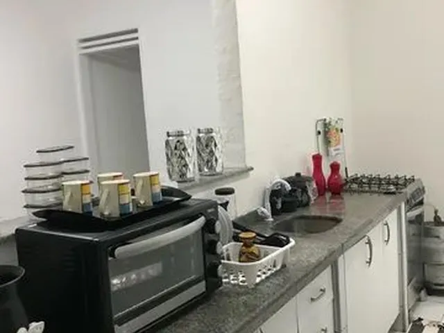 Imagem: O apartamento possui 2 Dormitórios, 1 Banheiro, 1 Vaga na