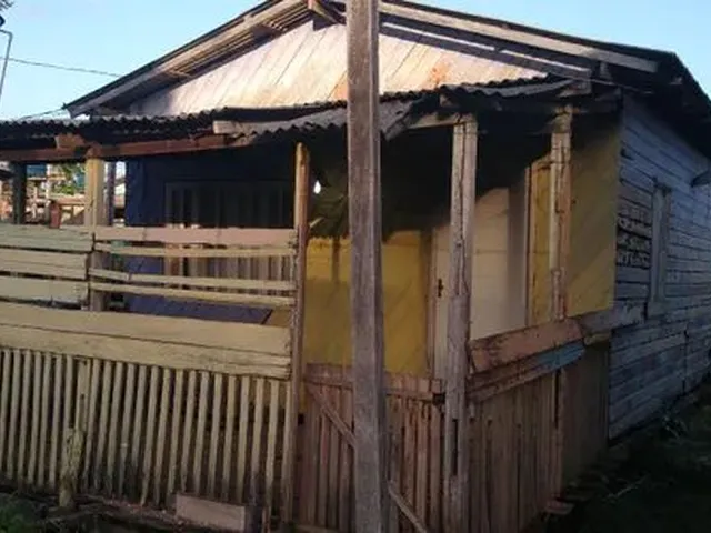 Imagem: A casa possui 1 Dormitório, 1 Banheiro, 1 Vaga na garagem,