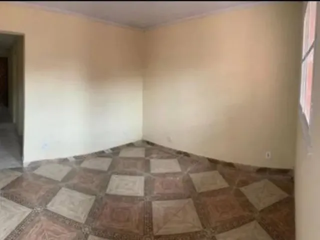 Imagem: Casa À Venda Próxima de Comércios