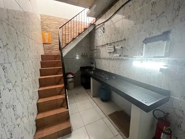 Imagem 2: Casa no Japiim de 4 Quartos e Um Terraço