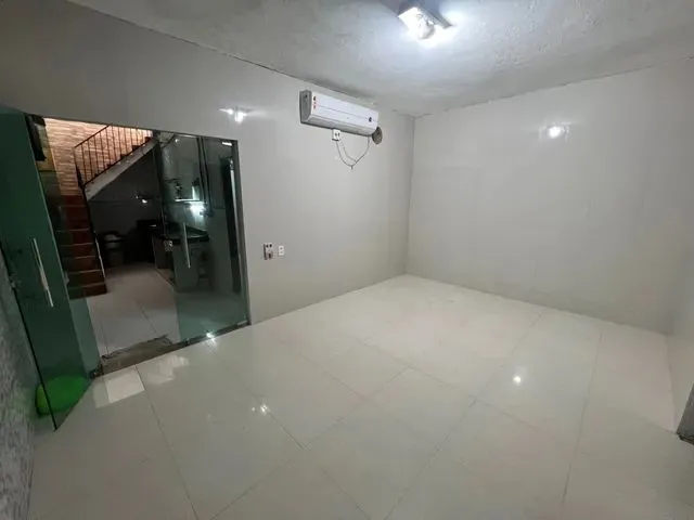 Imagem 3: Casa no Japiim de 4 Quartos e Um Terraço