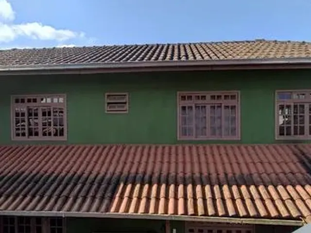 Imagem: A casa possui 3 Dormitórios, 2 Banheiros, Acomodam 3