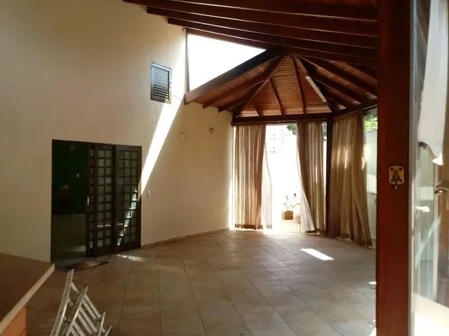 Imagem 15: Sobrado para Aluguel Tem 250 Metros Quadrados com 3 Quartos em Monte Castelo - Campo Grand